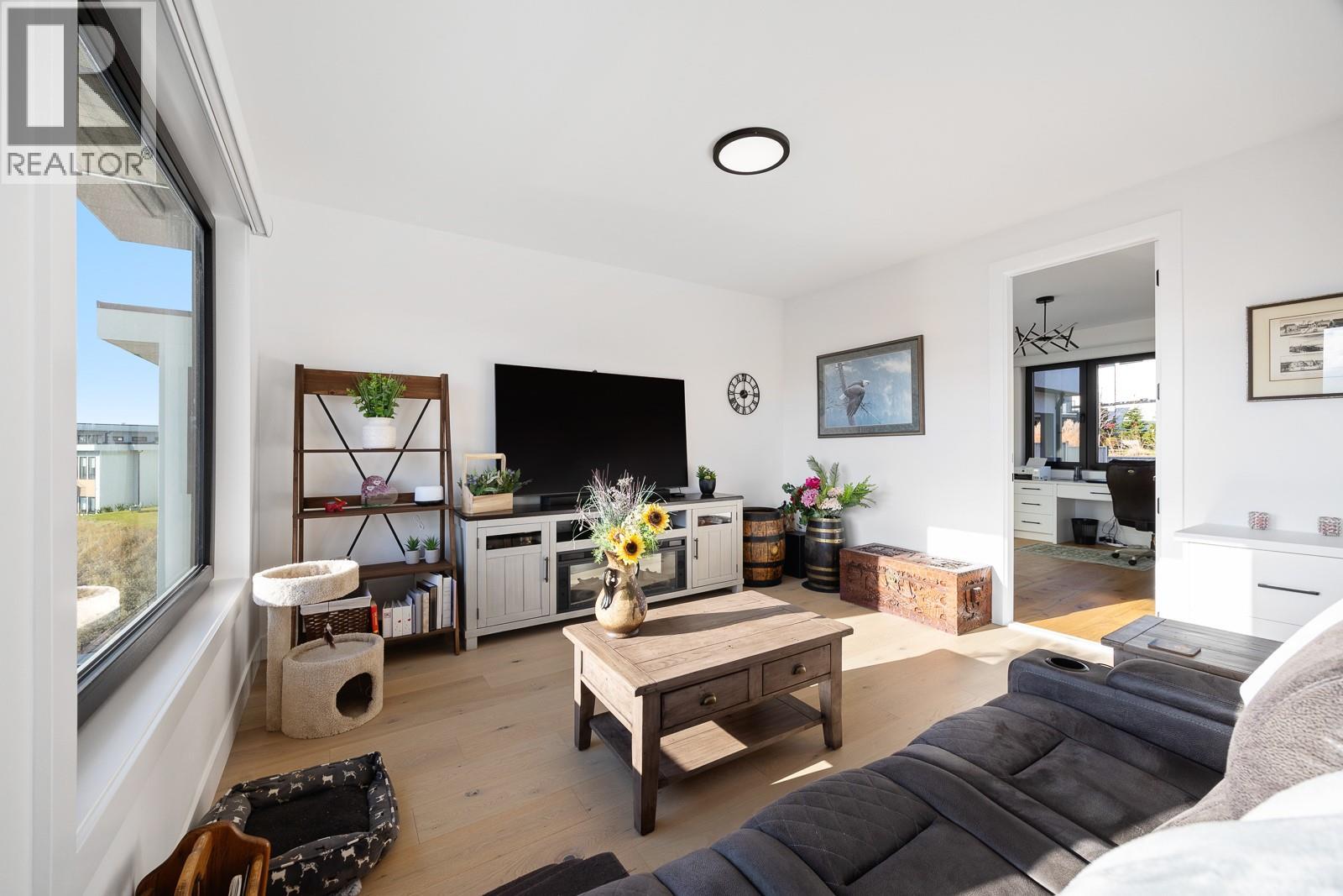  1102 Carnoustie Drive, Kelowna