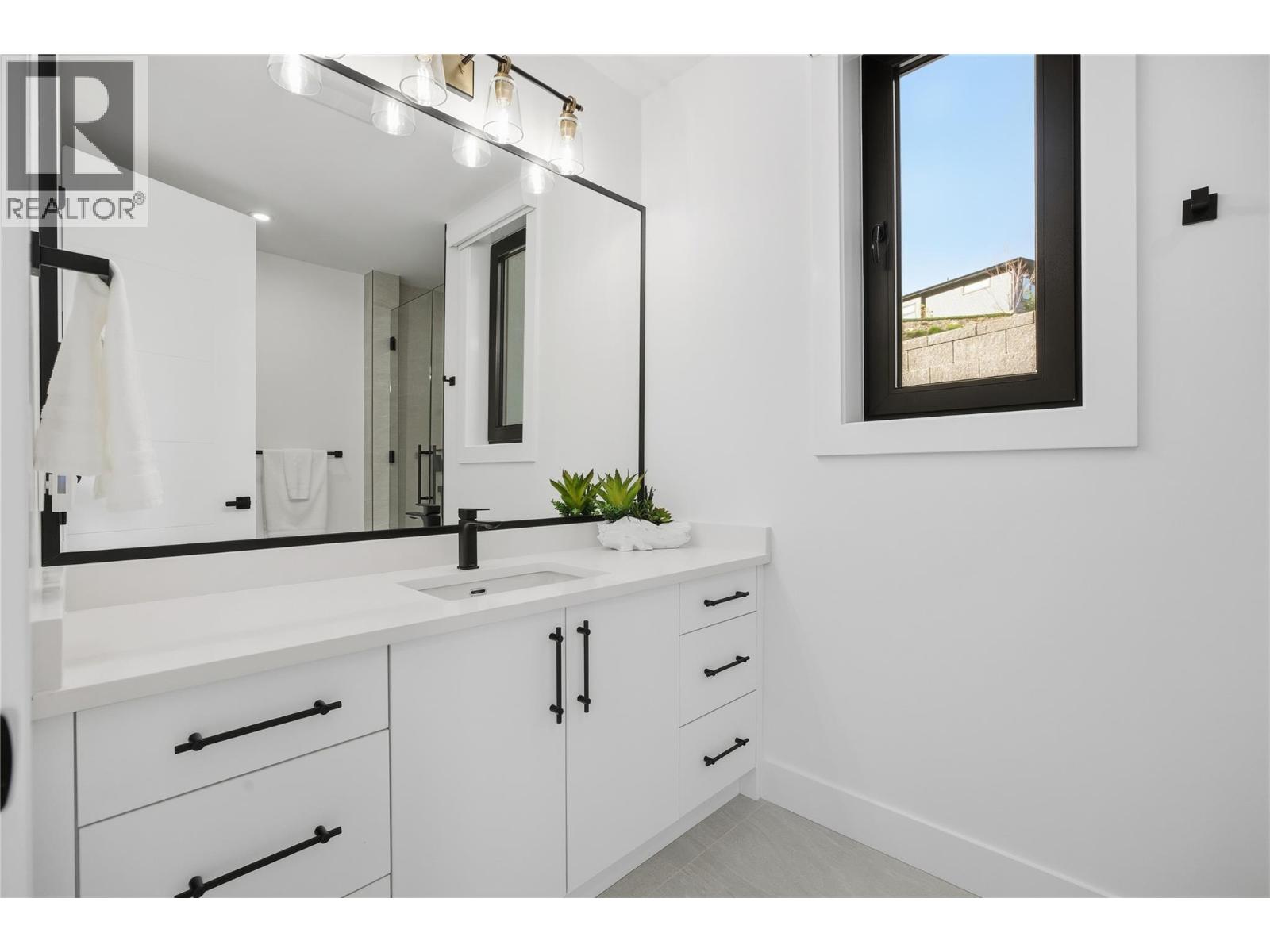  1102 Carnoustie Drive, Kelowna