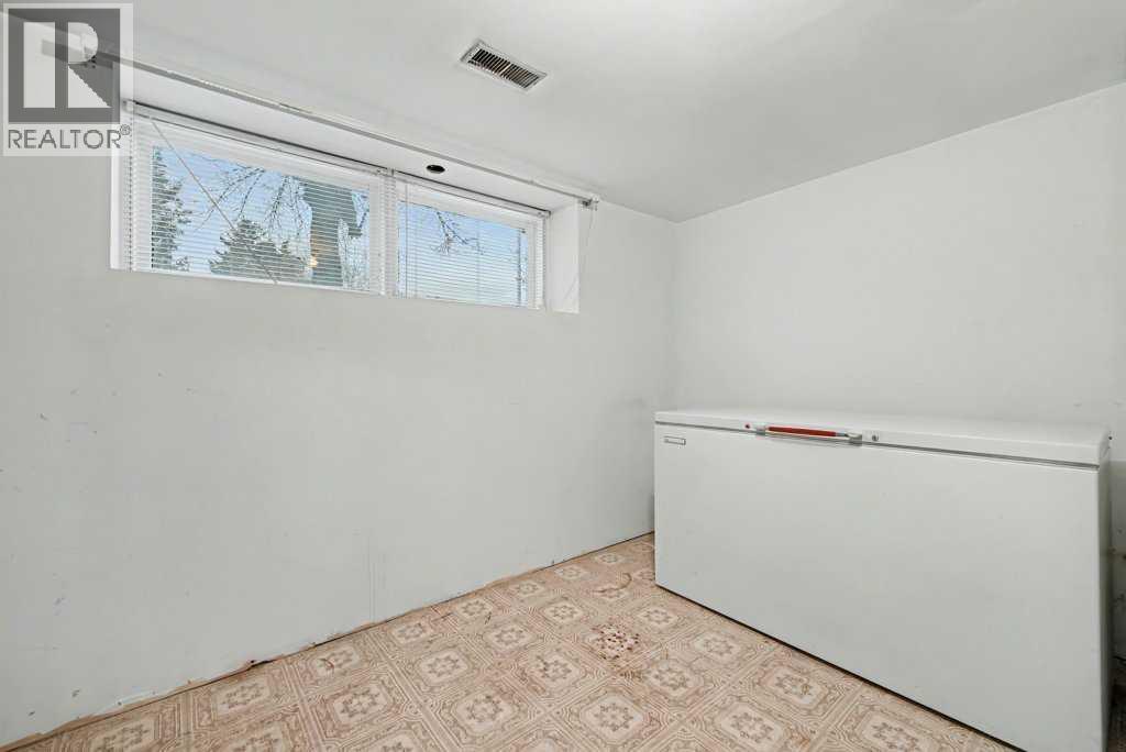 Single Family House Bi-level for Sale in  Van Horne Crescent NE Vista Heights Calgary 