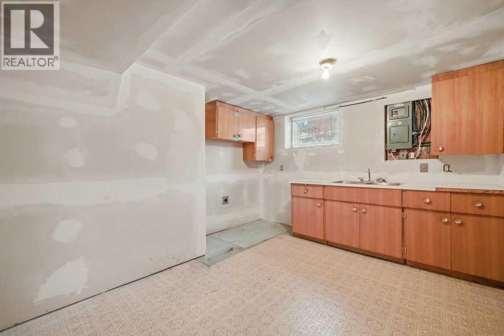 Single Family House Bi-level for Sale in  Van Horne Crescent NE Vista Heights Calgary 