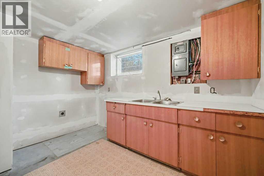 Single Family House Bi-level for Sale in  Van Horne Crescent NE Vista Heights Calgary 