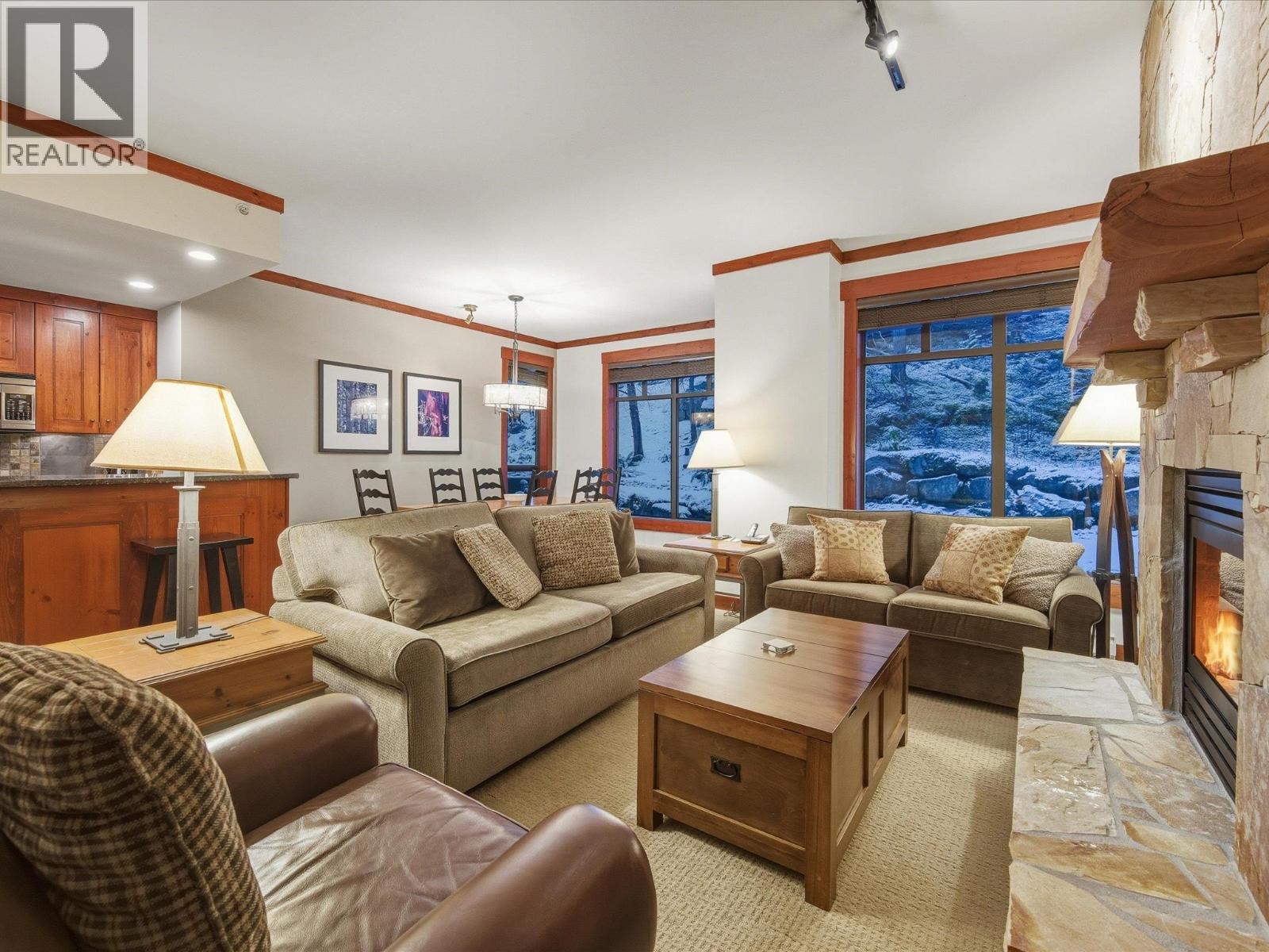 221 2202 GONDOLA WAY, Whistler