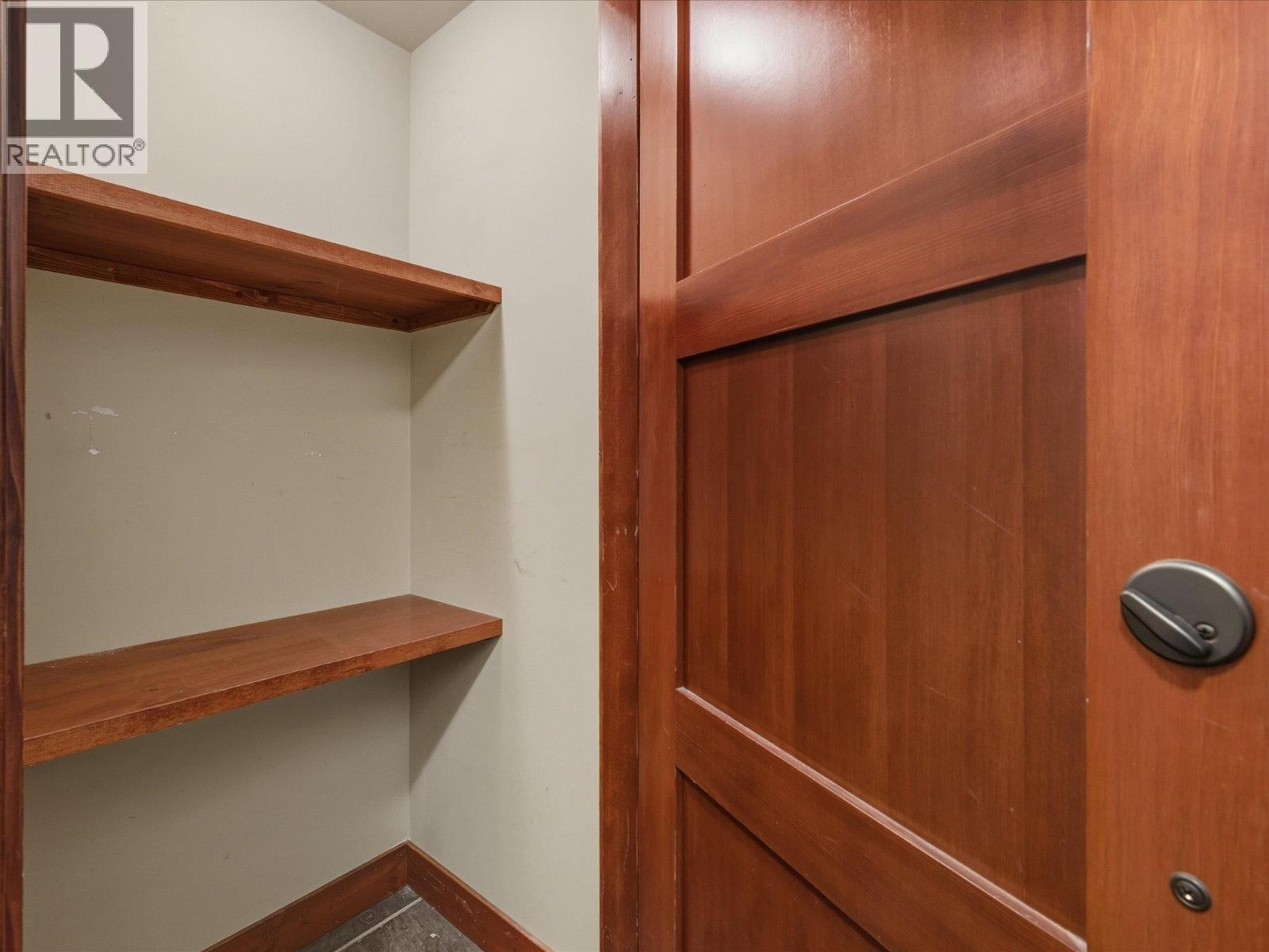 221 2202 GONDOLA WAY, Whistler