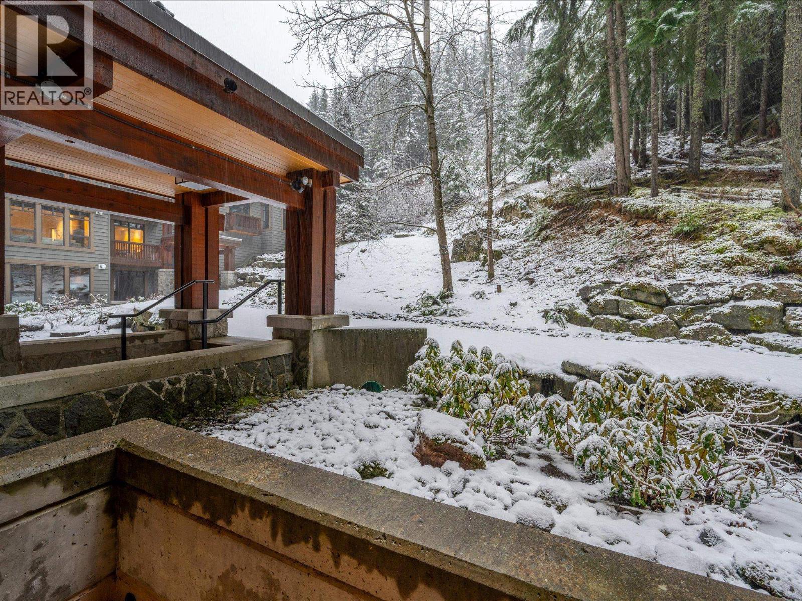 221 2202 GONDOLA WAY, Whistler