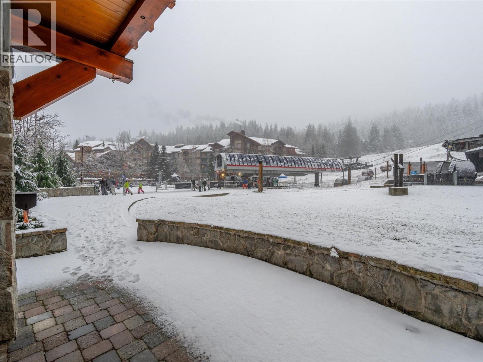 221 2202 GONDOLA WAY, Whistler