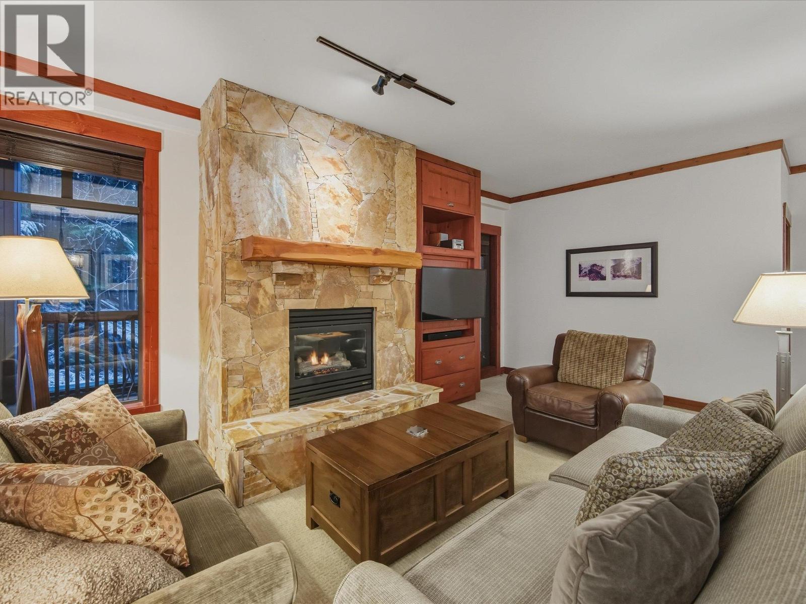 221 2202 GONDOLA WAY, Whistler