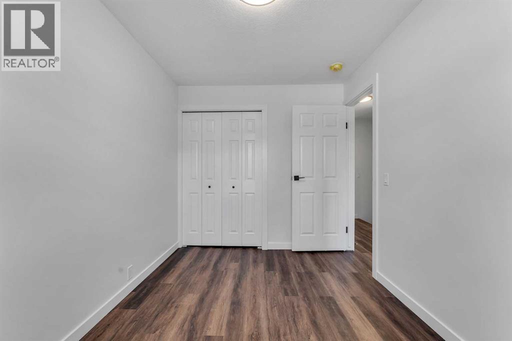 Single Family House Bi-level for Sale in  Cedardale Road SW Cedarbrae Calgary 