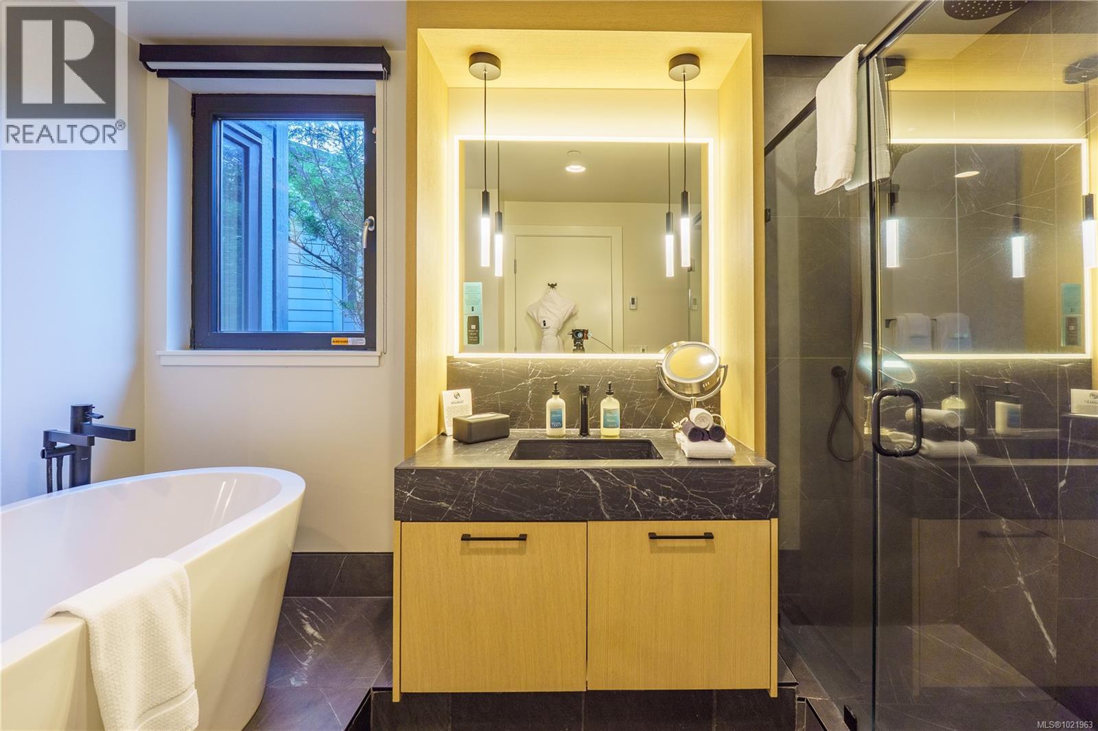 1202 596 Marine Dr, Ucluelet