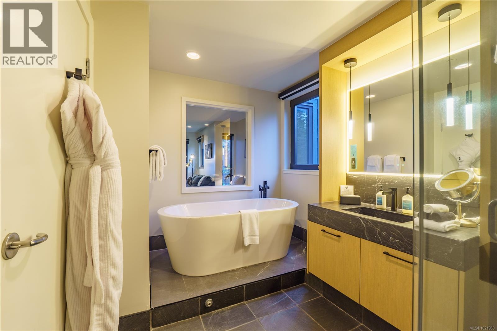 1202 596 Marine Dr, Ucluelet