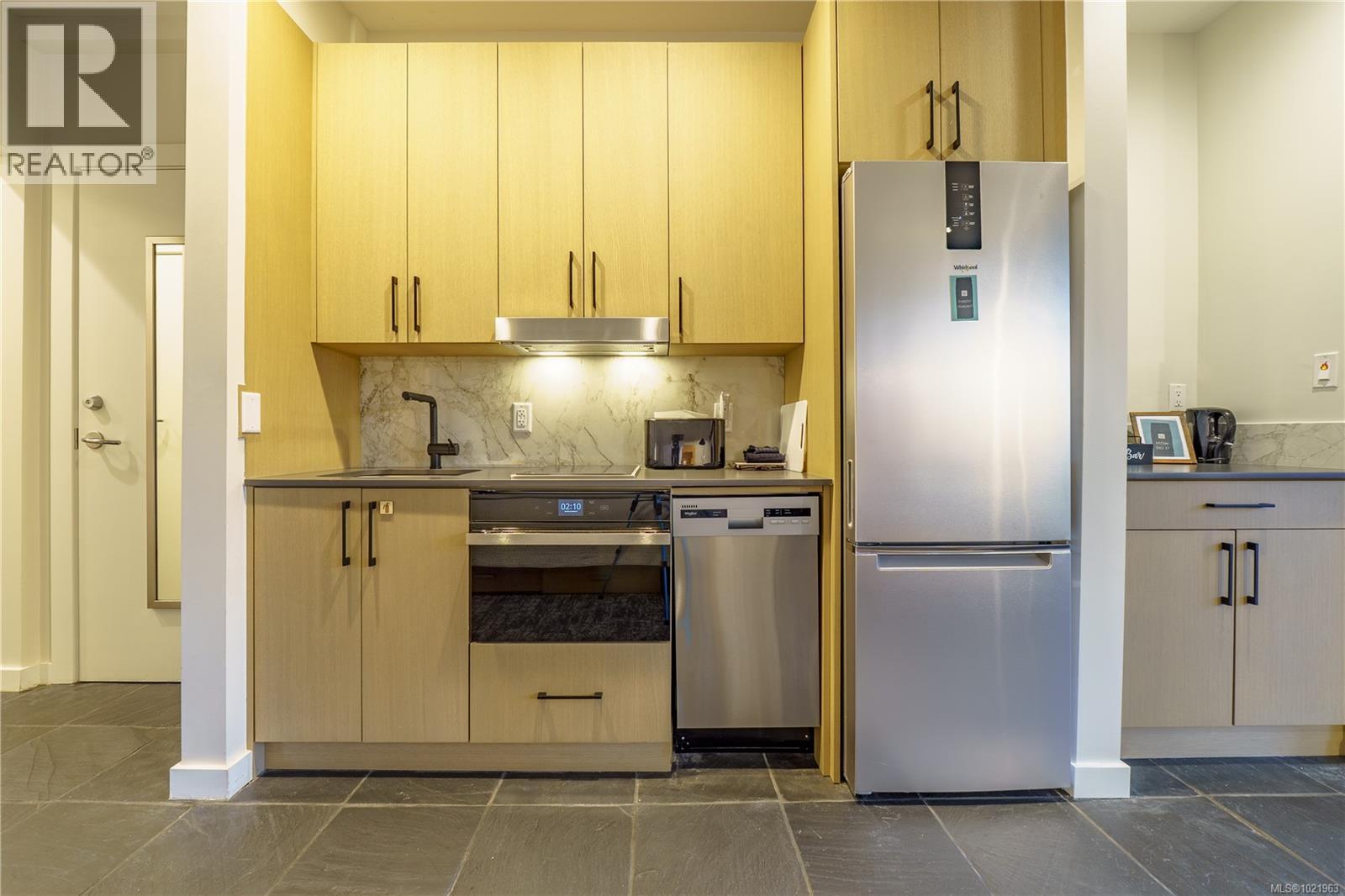 #1202 596 Marine Dr - 9