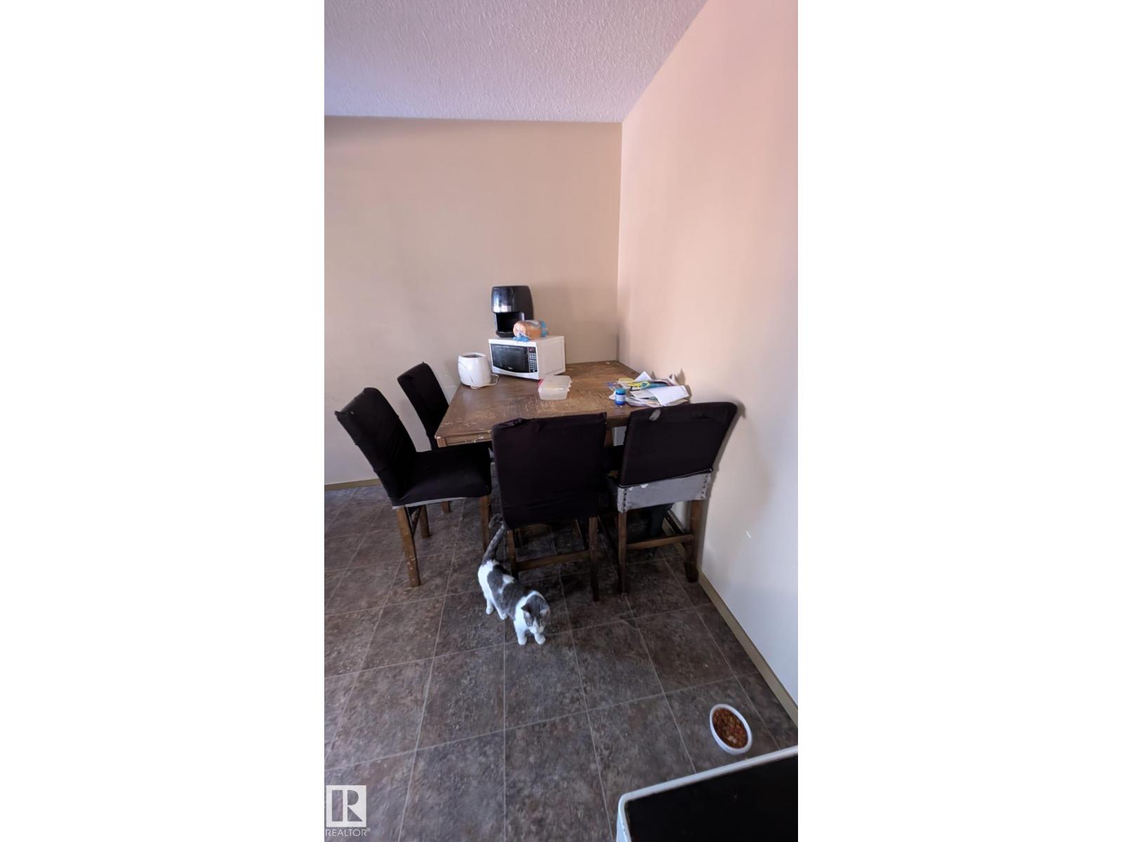 4 AMBERLY CT NW, Edmonton