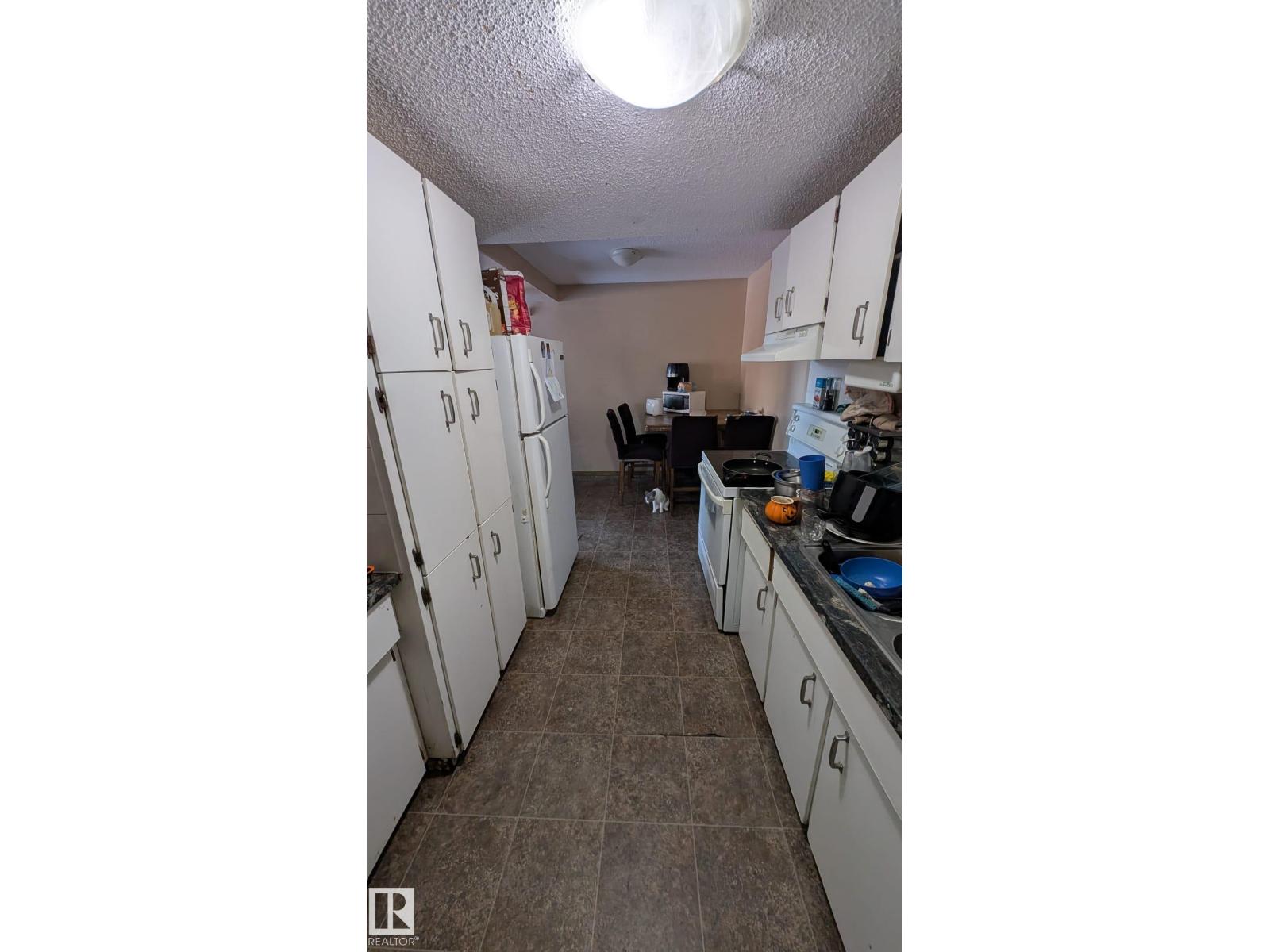 4 AMBERLY CT NW, Edmonton