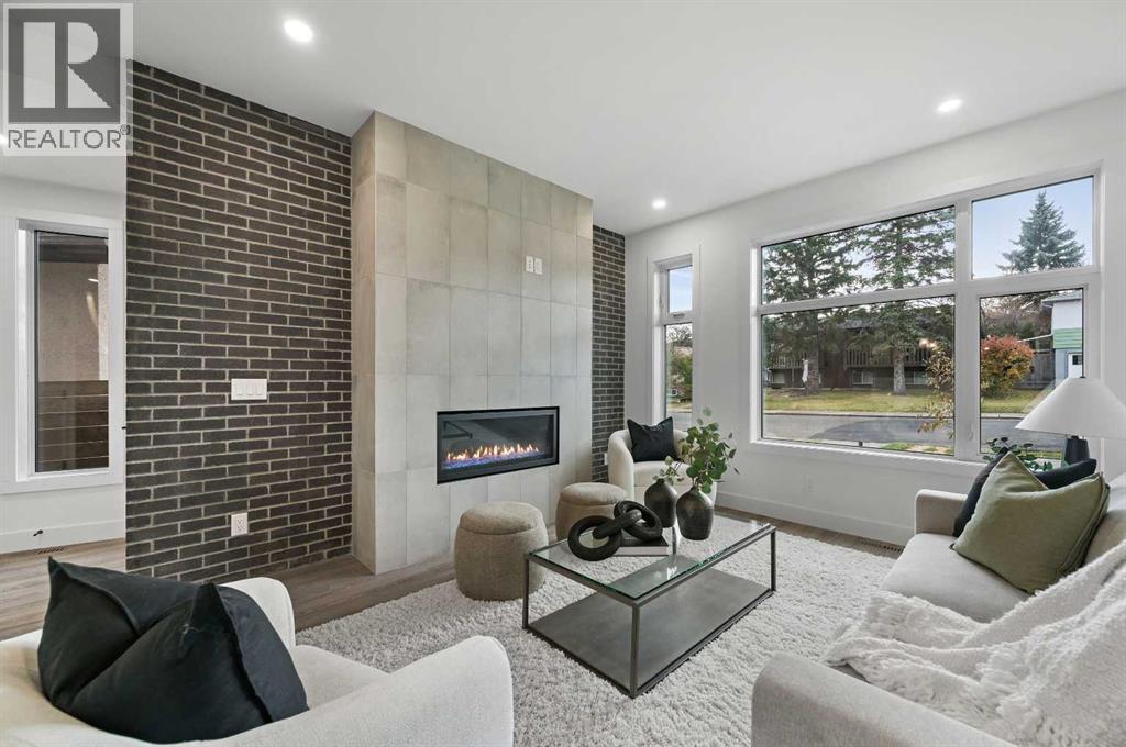 Single Family House for Sale in   Avenue NW Bowness Calgary 