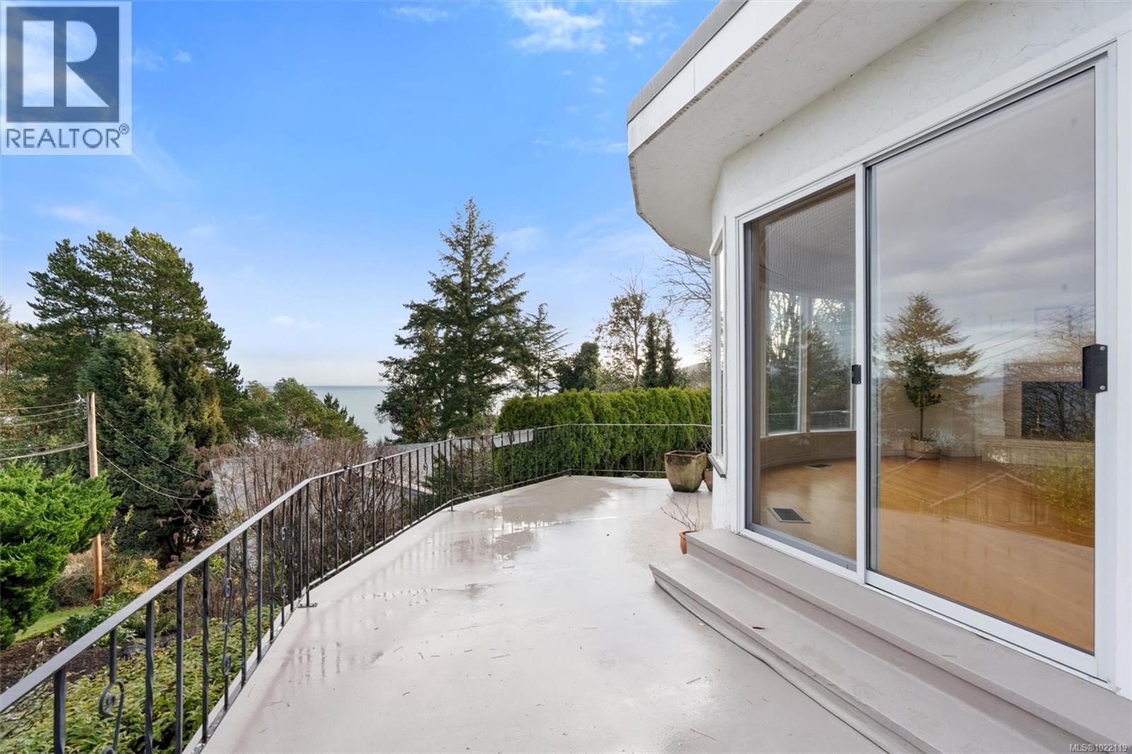  5054 Catalina Terrace, Saanich