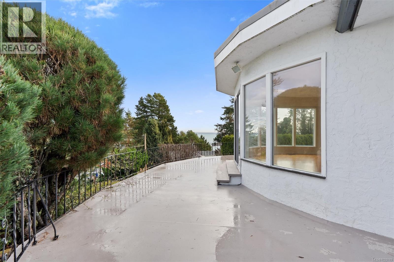  5054 Catalina Terrace, Saanich