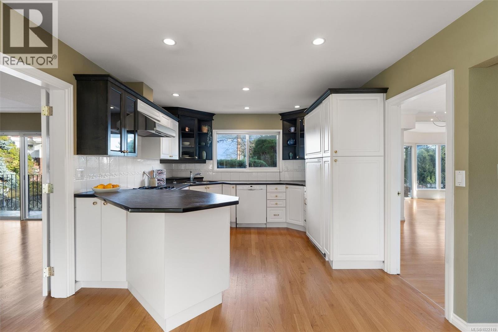  5054 Catalina Terrace, Saanich