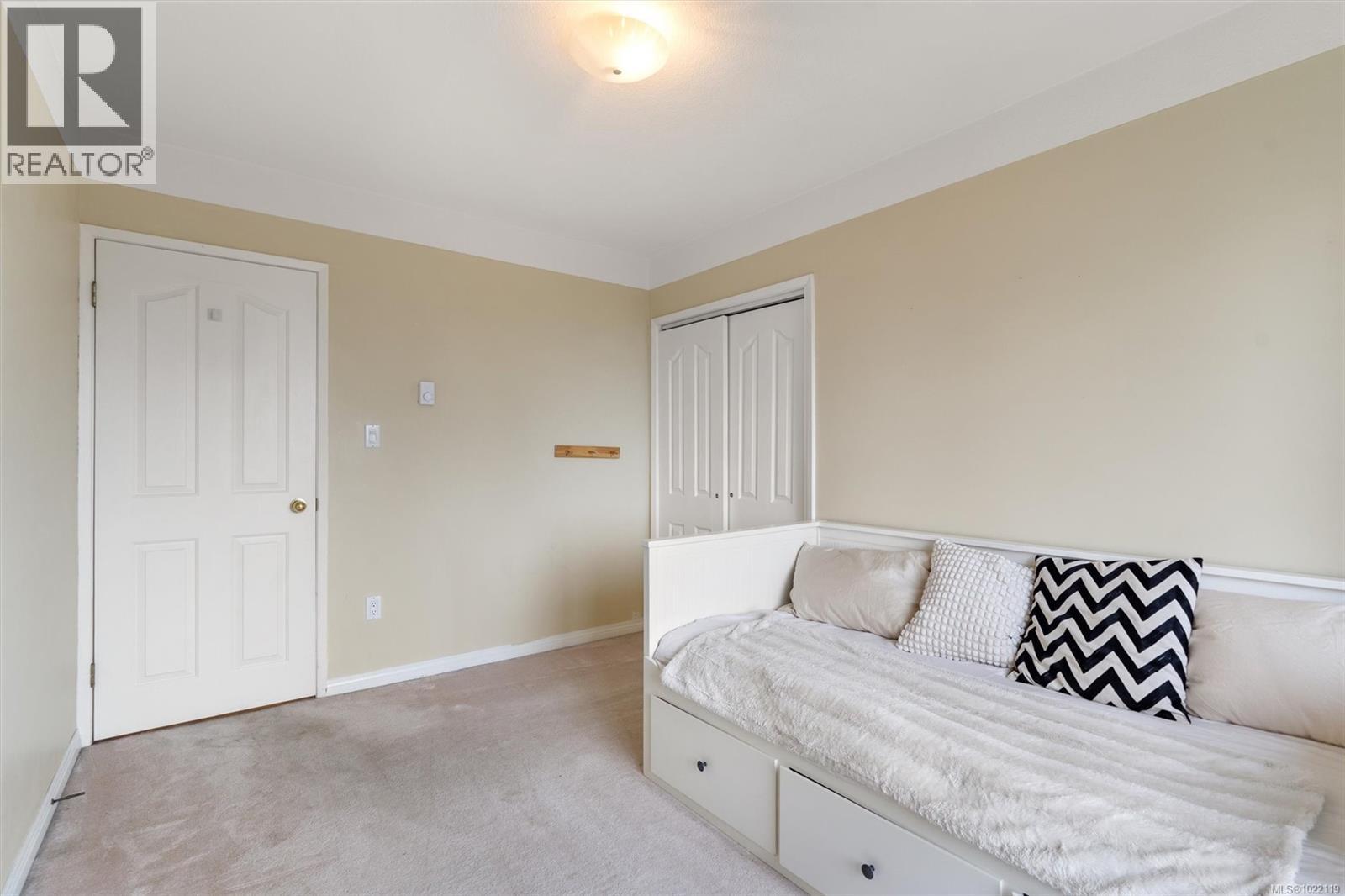  5054 Catalina Terrace, Saanich