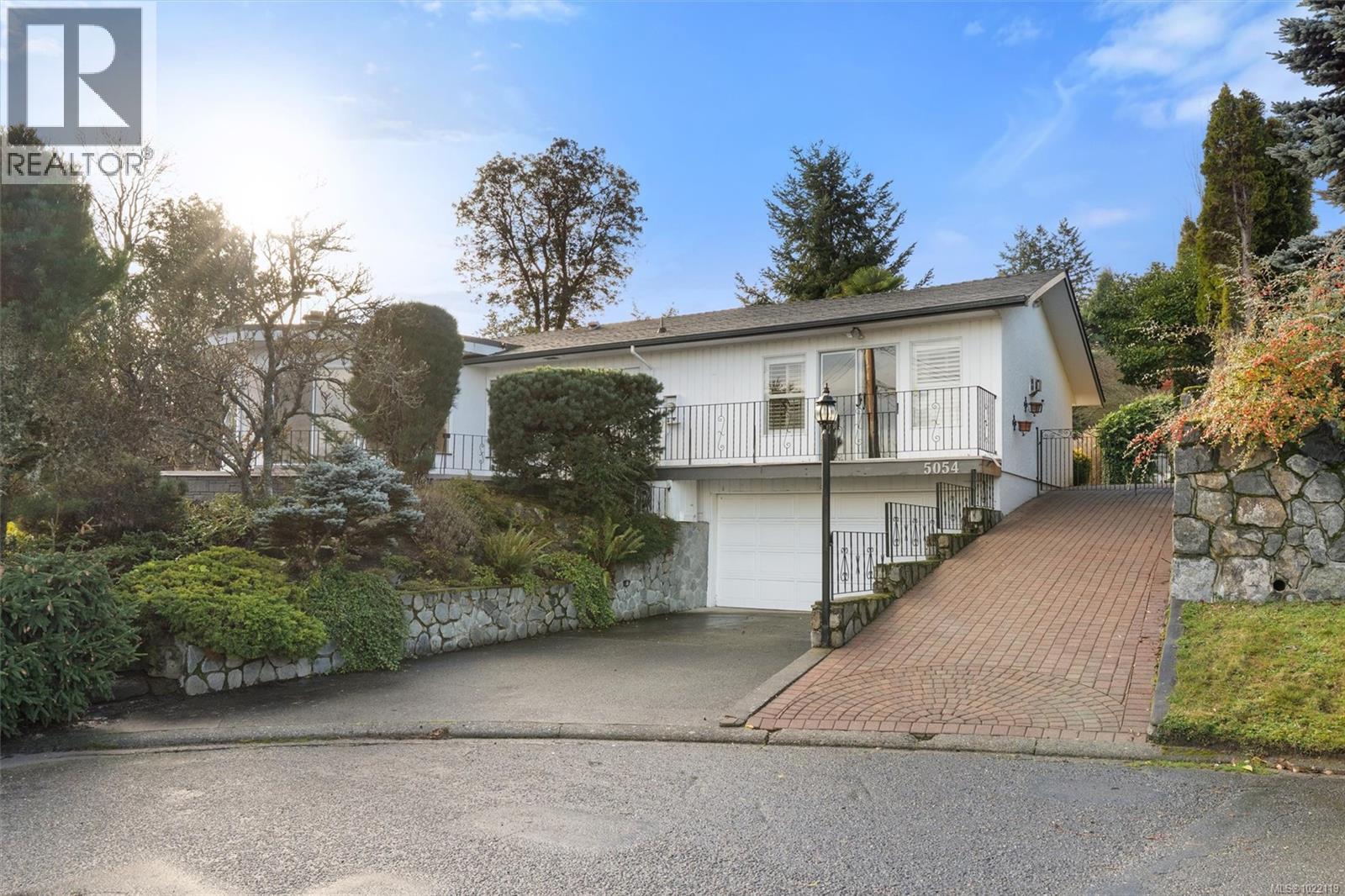  5054 Catalina Terrace, Saanich