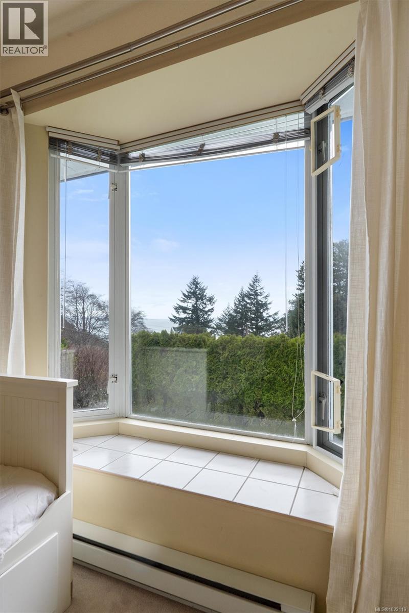  5054 Catalina Terrace, Saanich