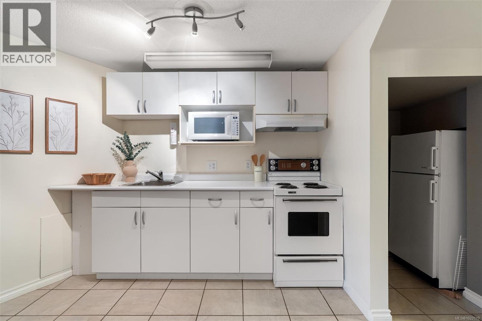  5054 Catalina Terrace, Saanich