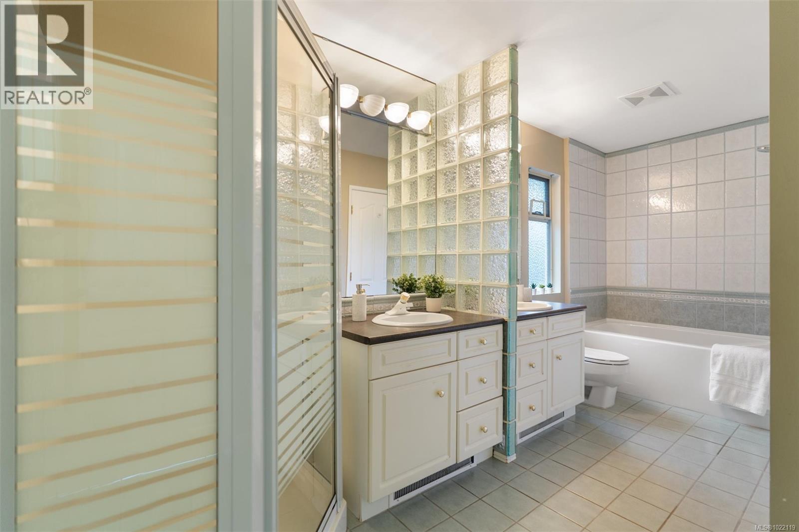  5054 Catalina Terrace, Saanich