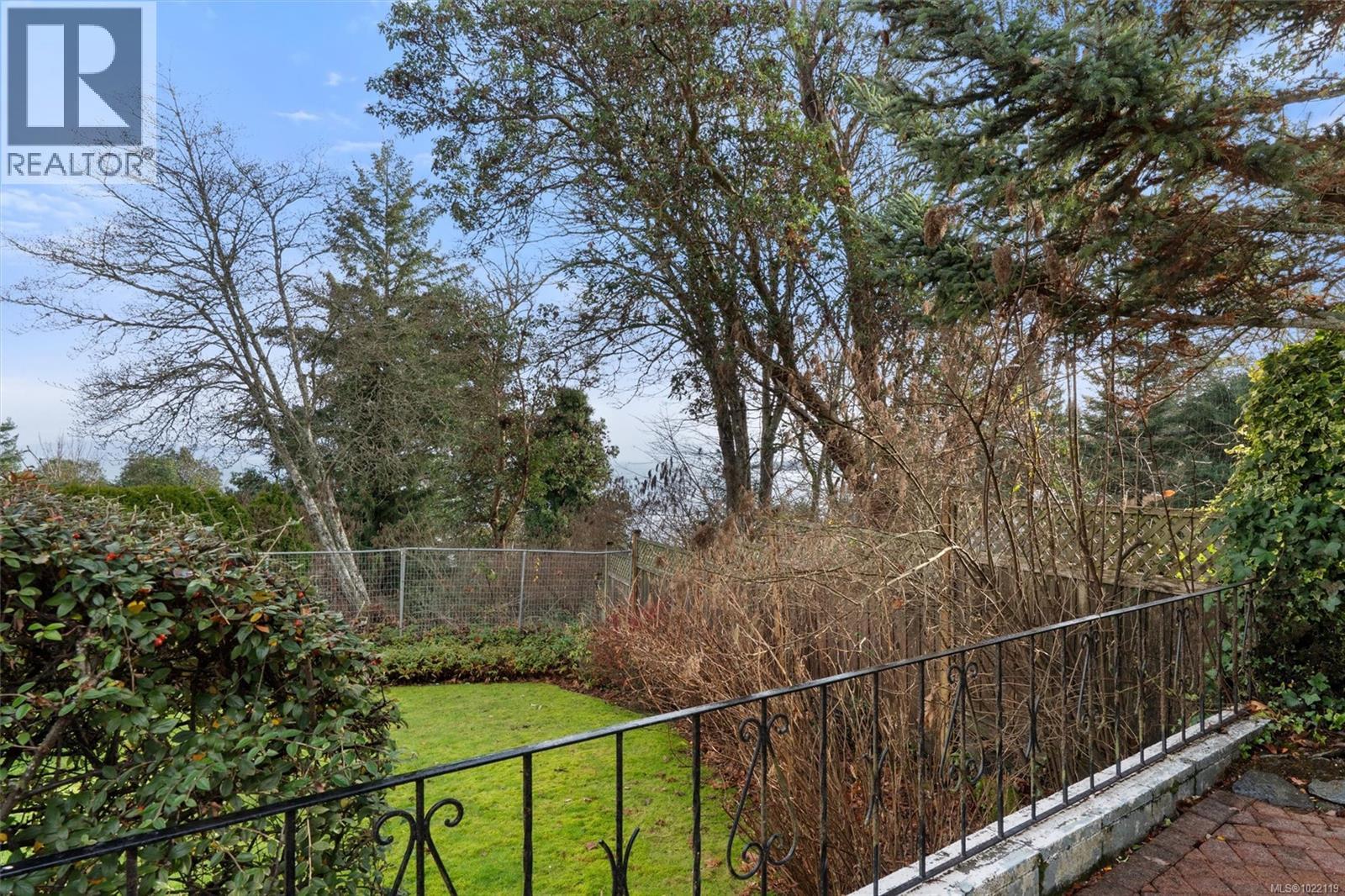  5054 Catalina Terrace, Saanich