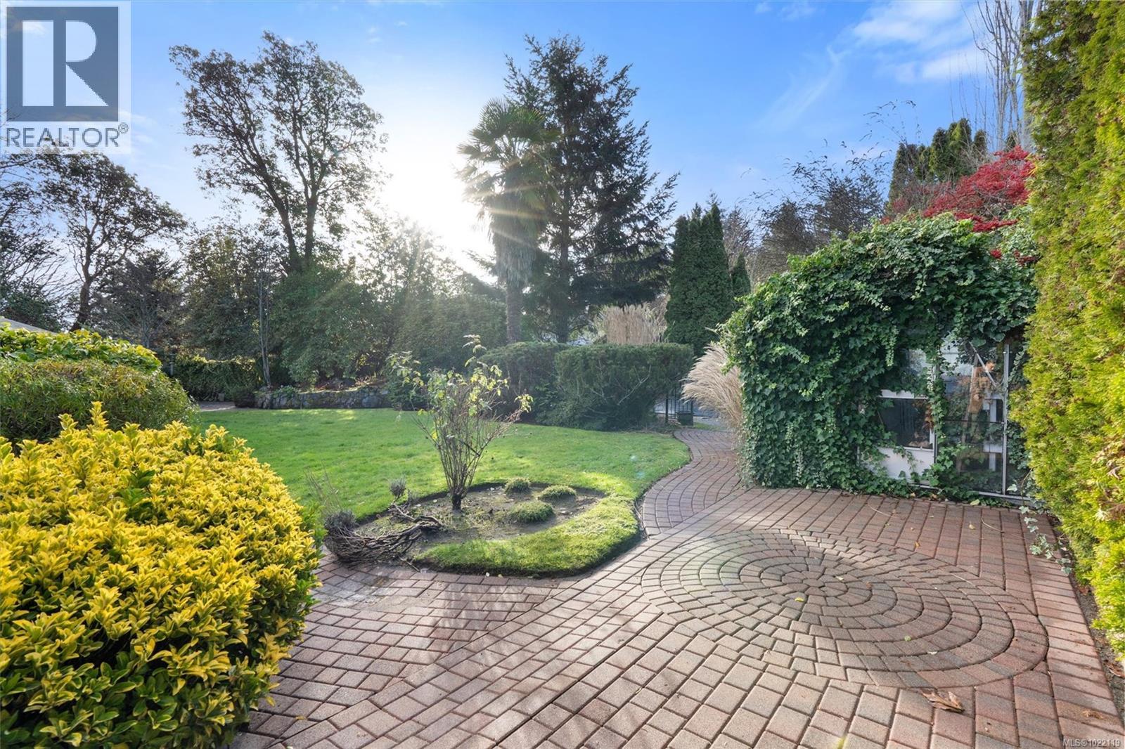  5054 Catalina Terrace, Saanich