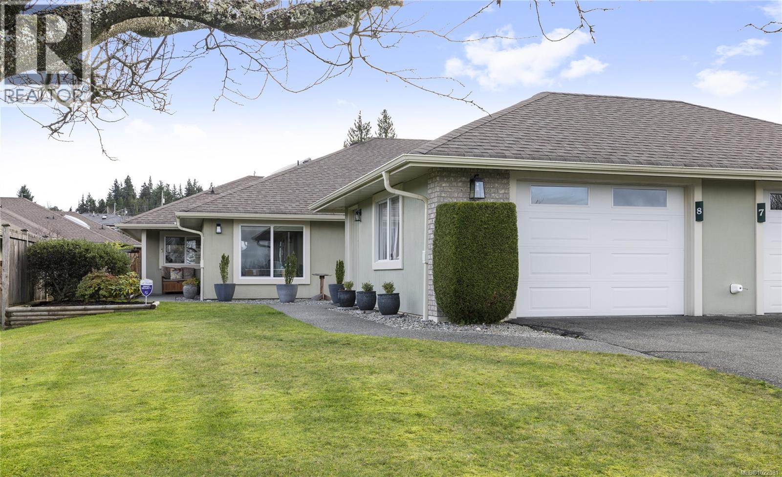 800 Primrose St, Qualicum Beach - Exteriors - Full Complex View - Photo 4