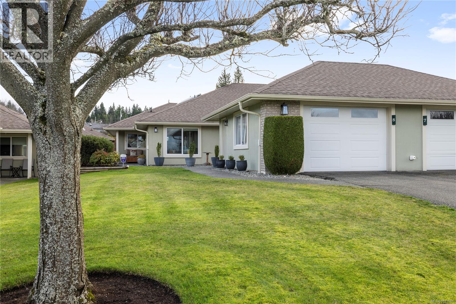 800 Primrose St, Qualicum Beach - Exteriors - Photo 2