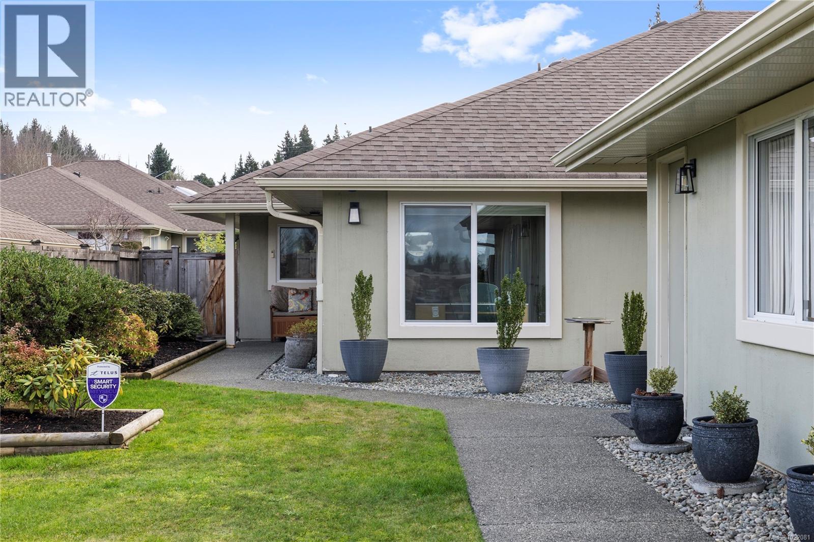 800 Primrose St, Qualicum Beach - Exteriors - Photo 3