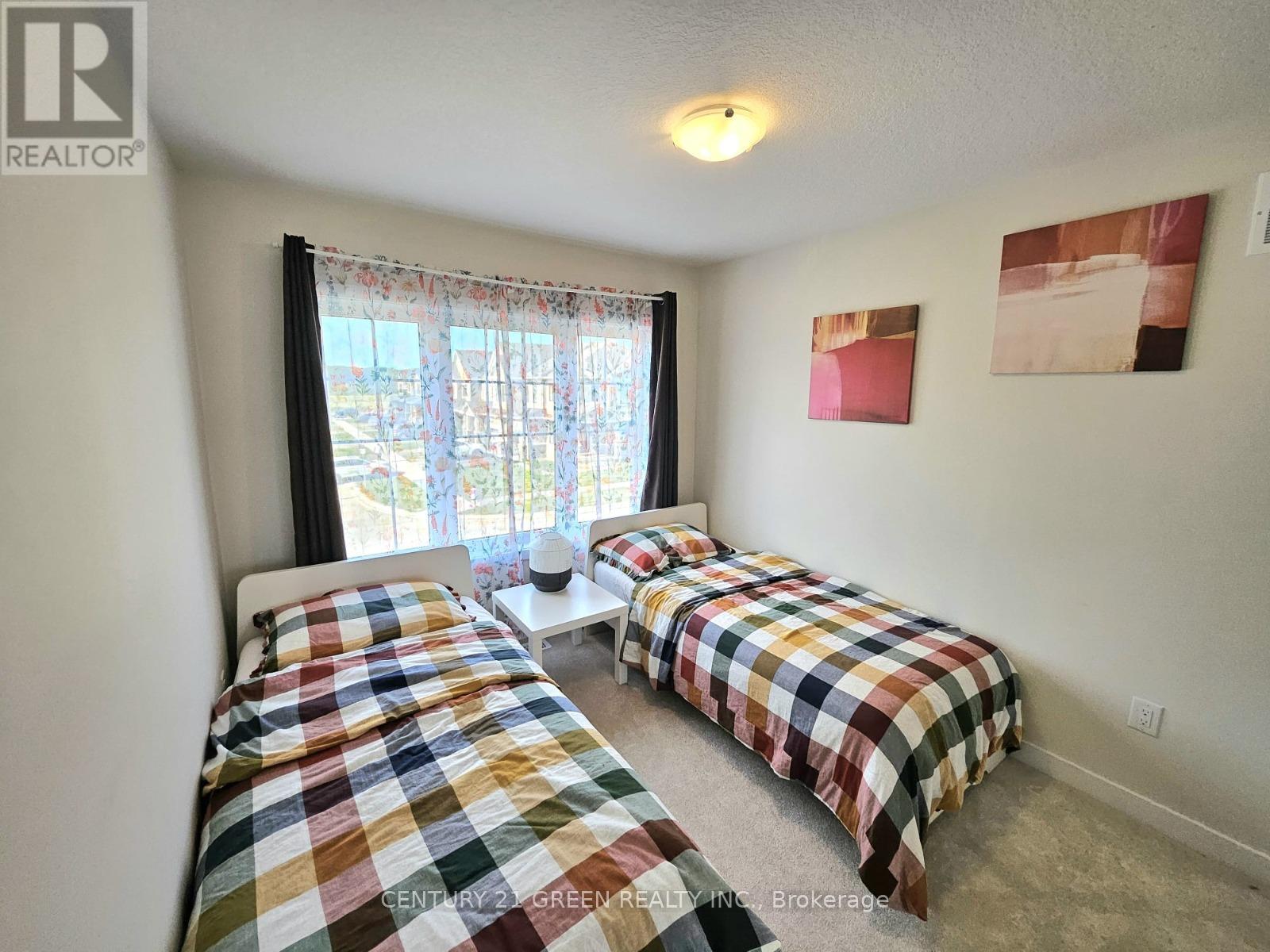 50 SUNFLOWER CRESCENT - 27