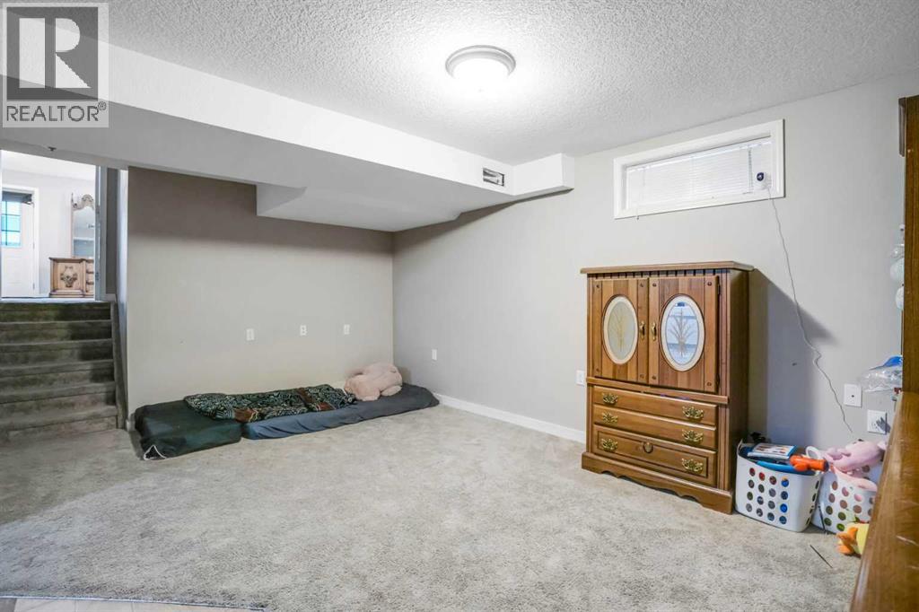 Single Family House 4 Level for Sale in  Taralea Park NE Taradale Calgary 