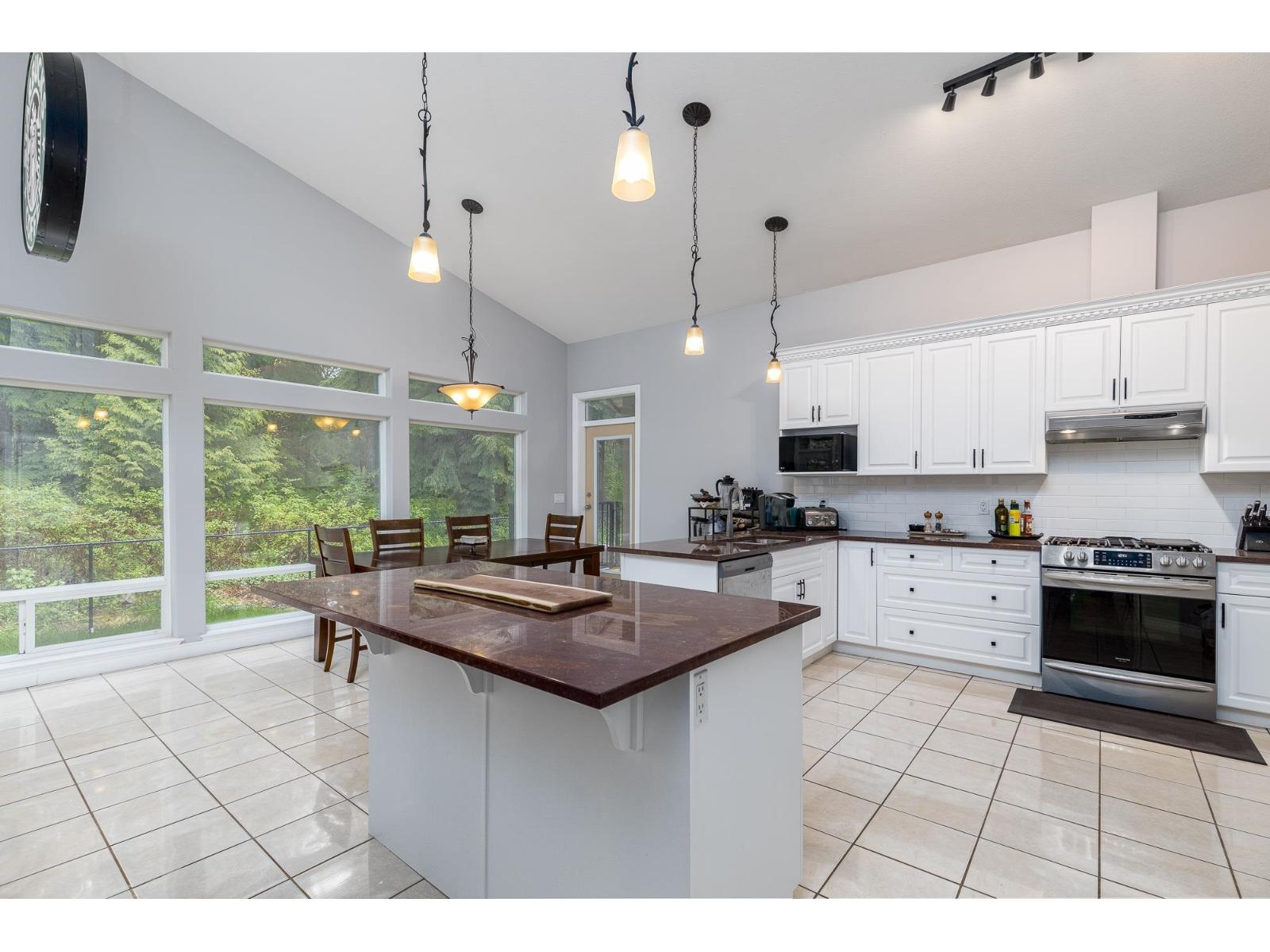 12156 BELL STREET, Mission