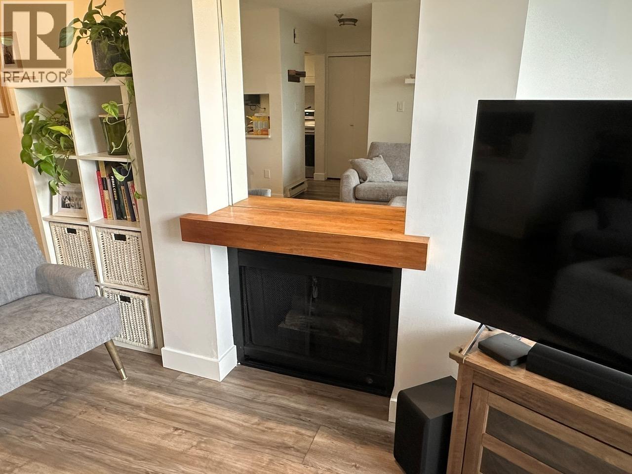 103 3 K DE K COURT, New Westminster