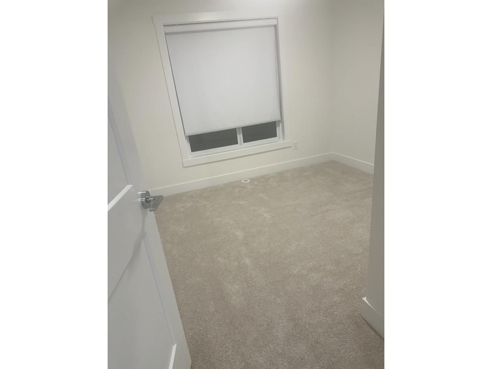 House in Langley - Image 21