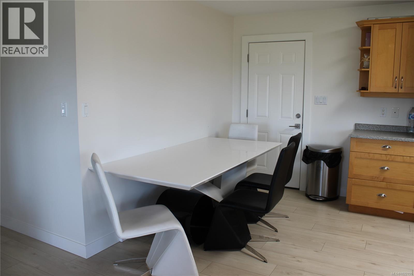 6160 Lakeview Dr, Duncan