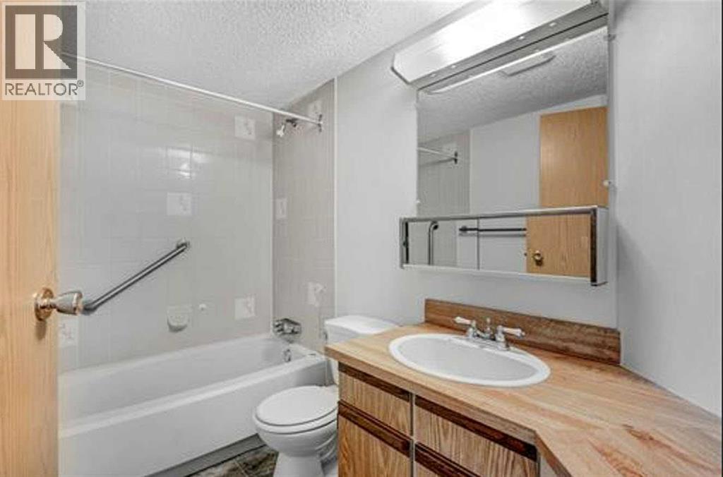 Single Family House for Sale in   Dalton Drive NW Dalhousie Calgary 