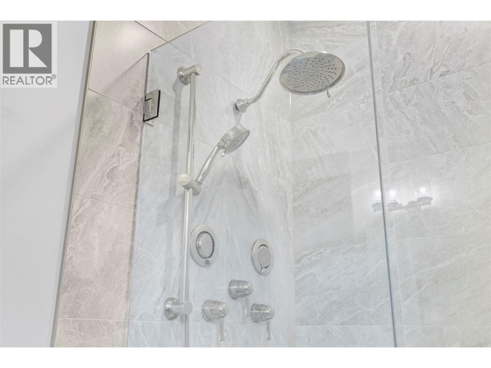 #228 641 SHUSWAP ROAD - 19