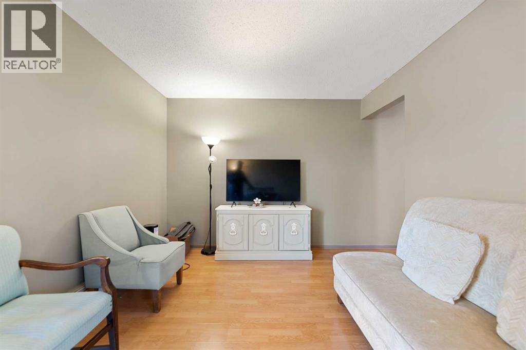 Single Family House for Sale in    Street NW Highland Park Calgary 