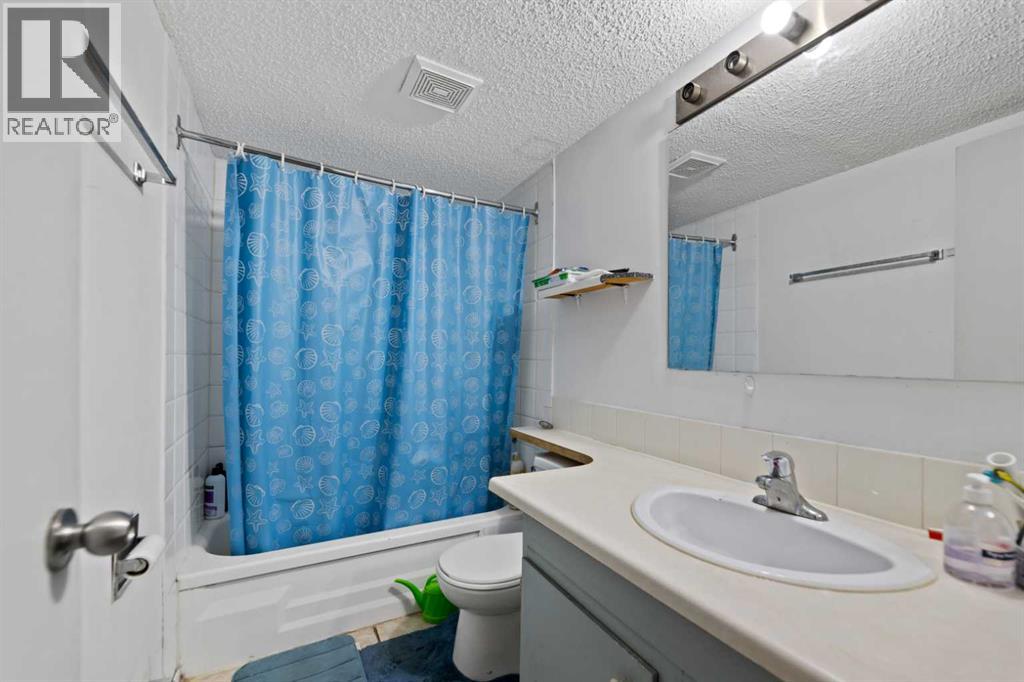 Single Family House for Sale in    Street NW Highland Park Calgary 