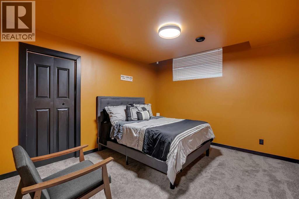 Single Family House for Sale in  West Point Mews SW West Springs Calgary 