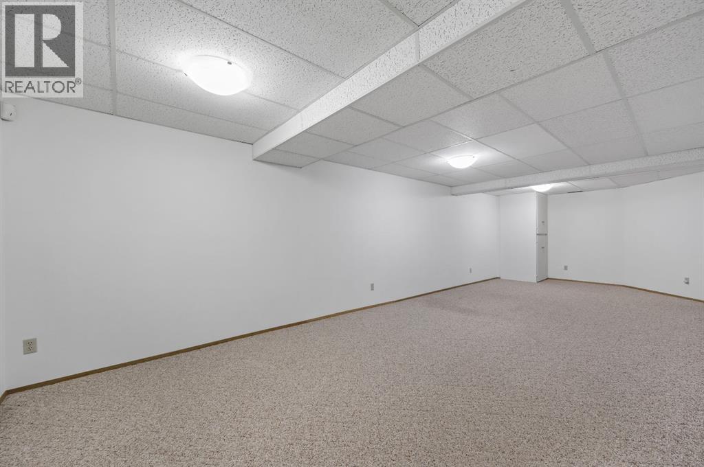 Single Family House for Sale in  Coach Side Terrace SW Coach Hill Calgary 