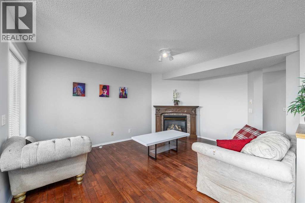 Single Family House for Sale in  Royal Elm Mews Royal Oak Calgary 