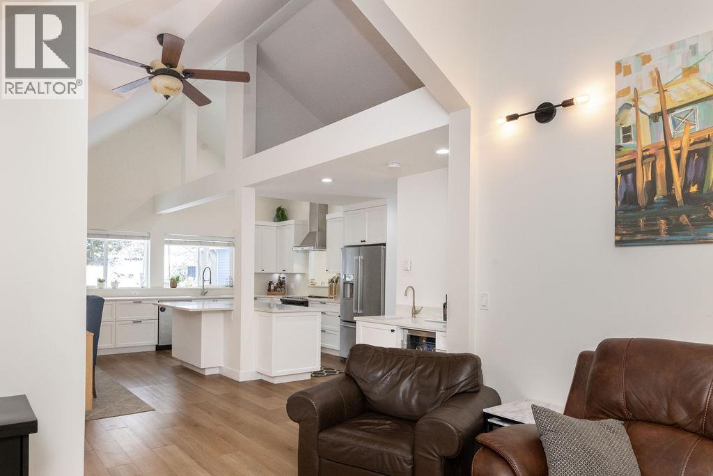 6251 JASPER ROAD, Sechelt