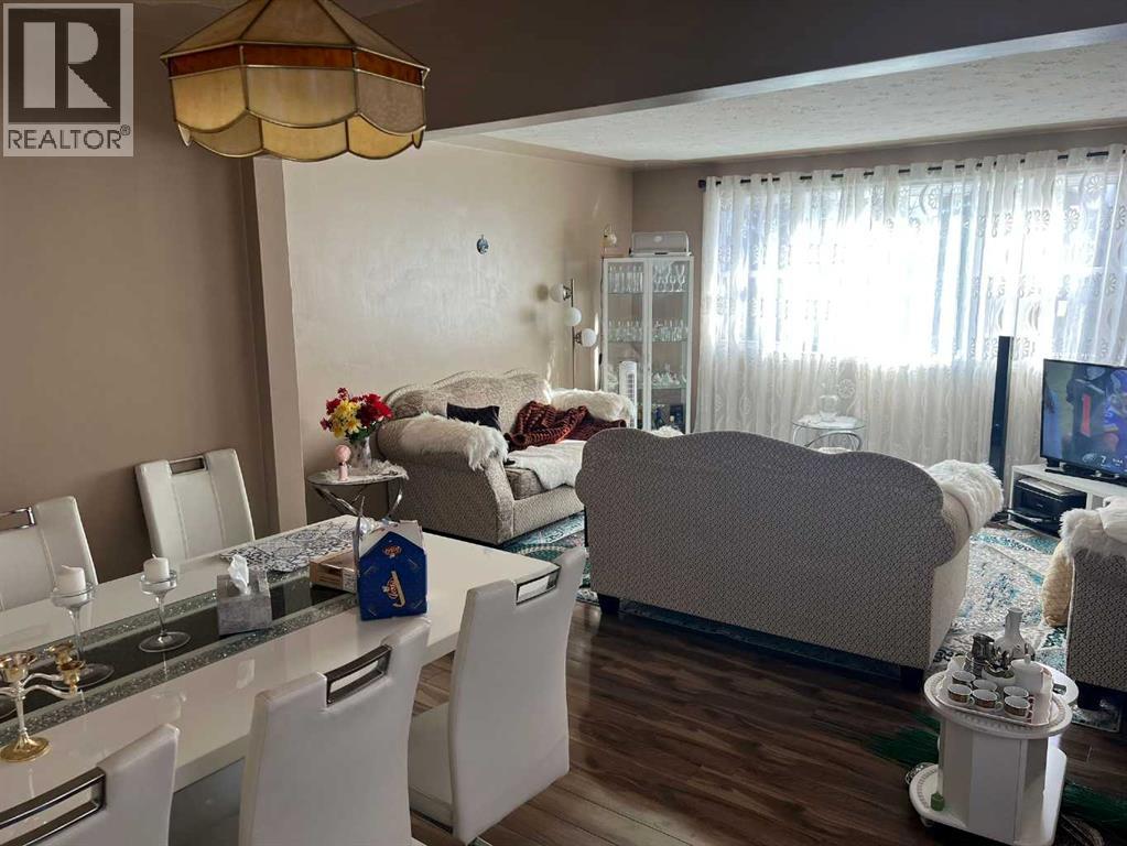 Single Family House for Sale in   A Street SW Bankview Calgary 