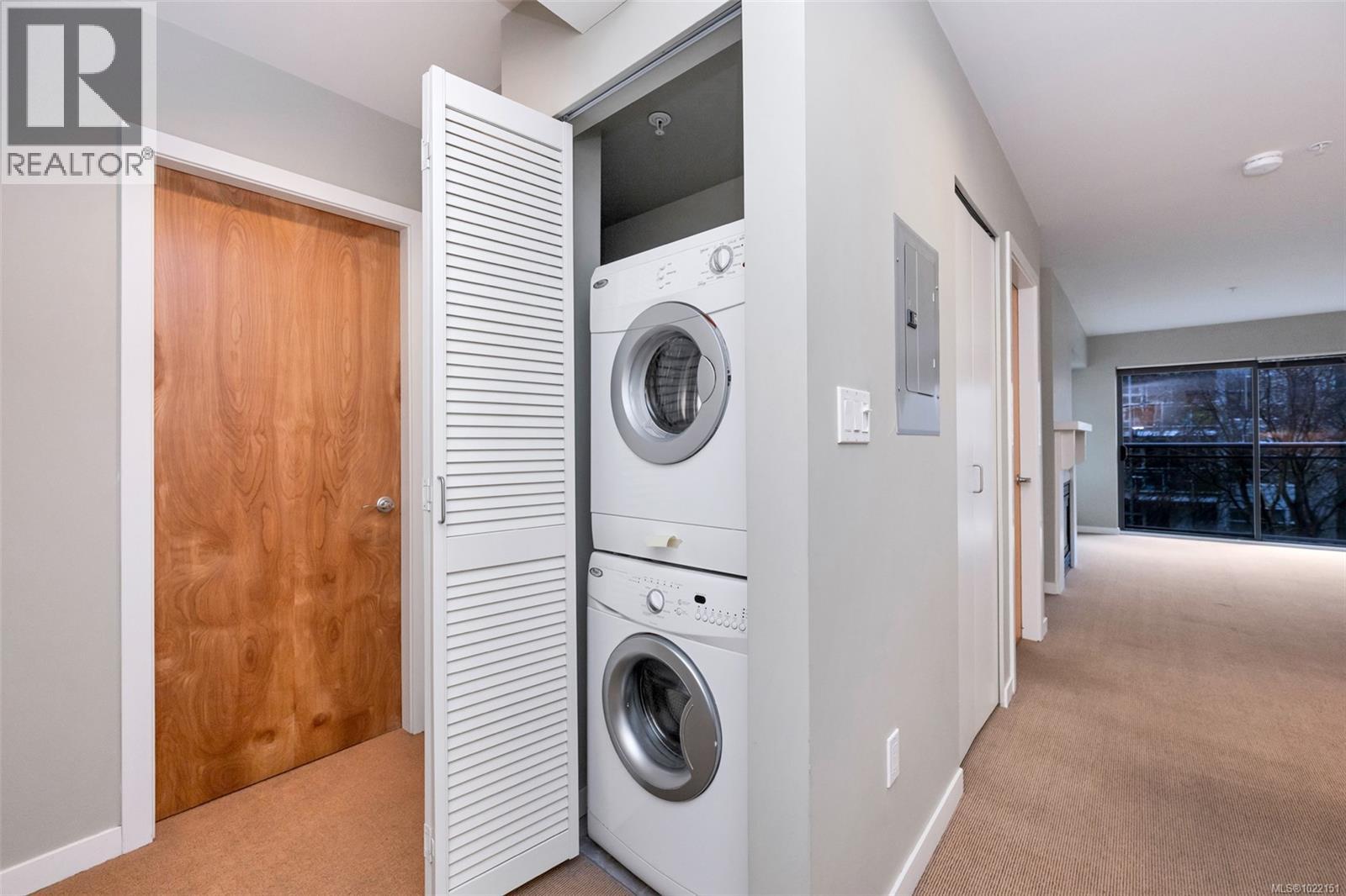 311 90 Regatta Landing, Victoria