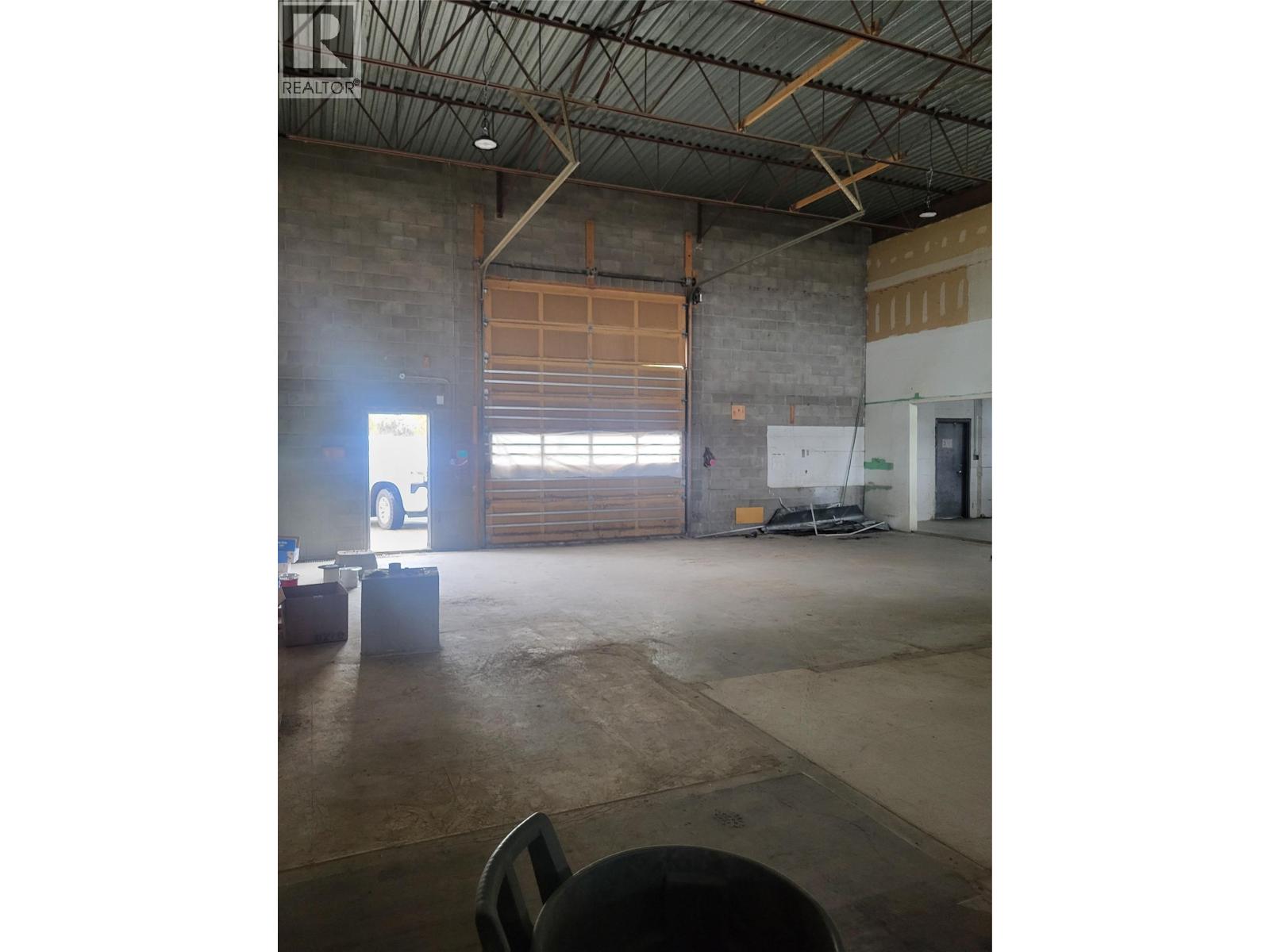  913 - 915 LAVAL Crescent, Kamloops