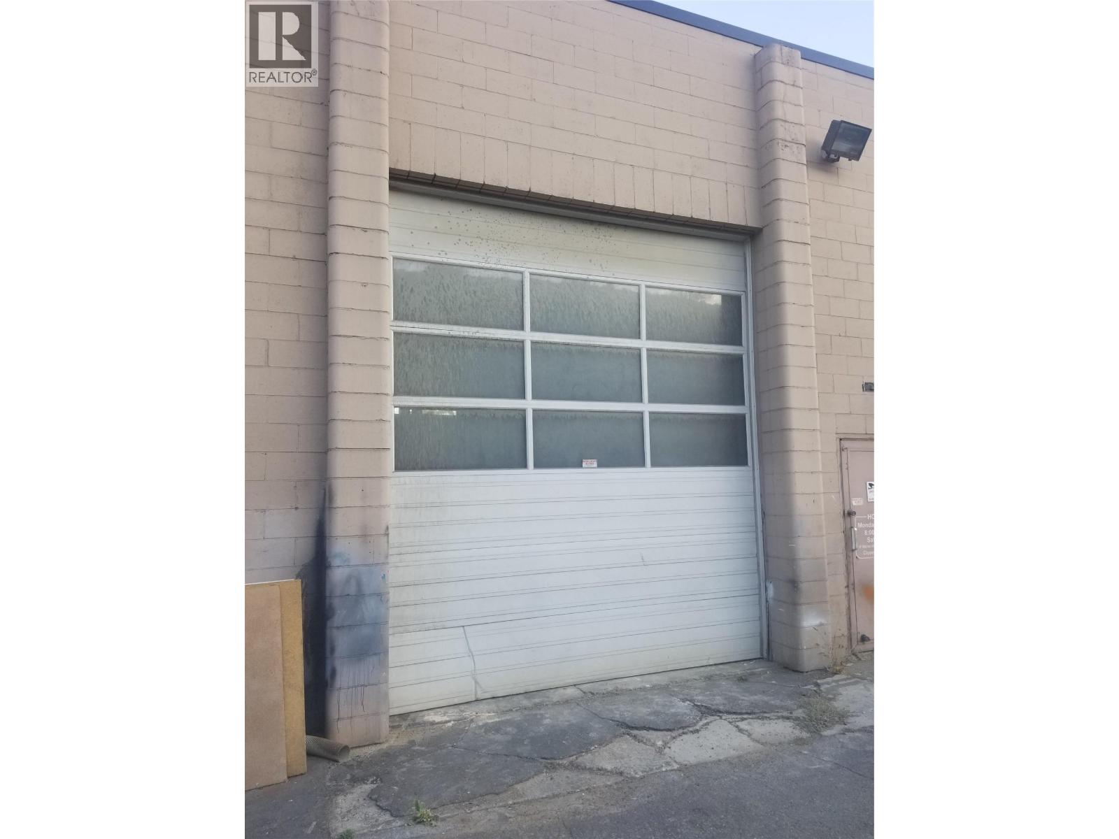  913 - 915 LAVAL Crescent, Kamloops