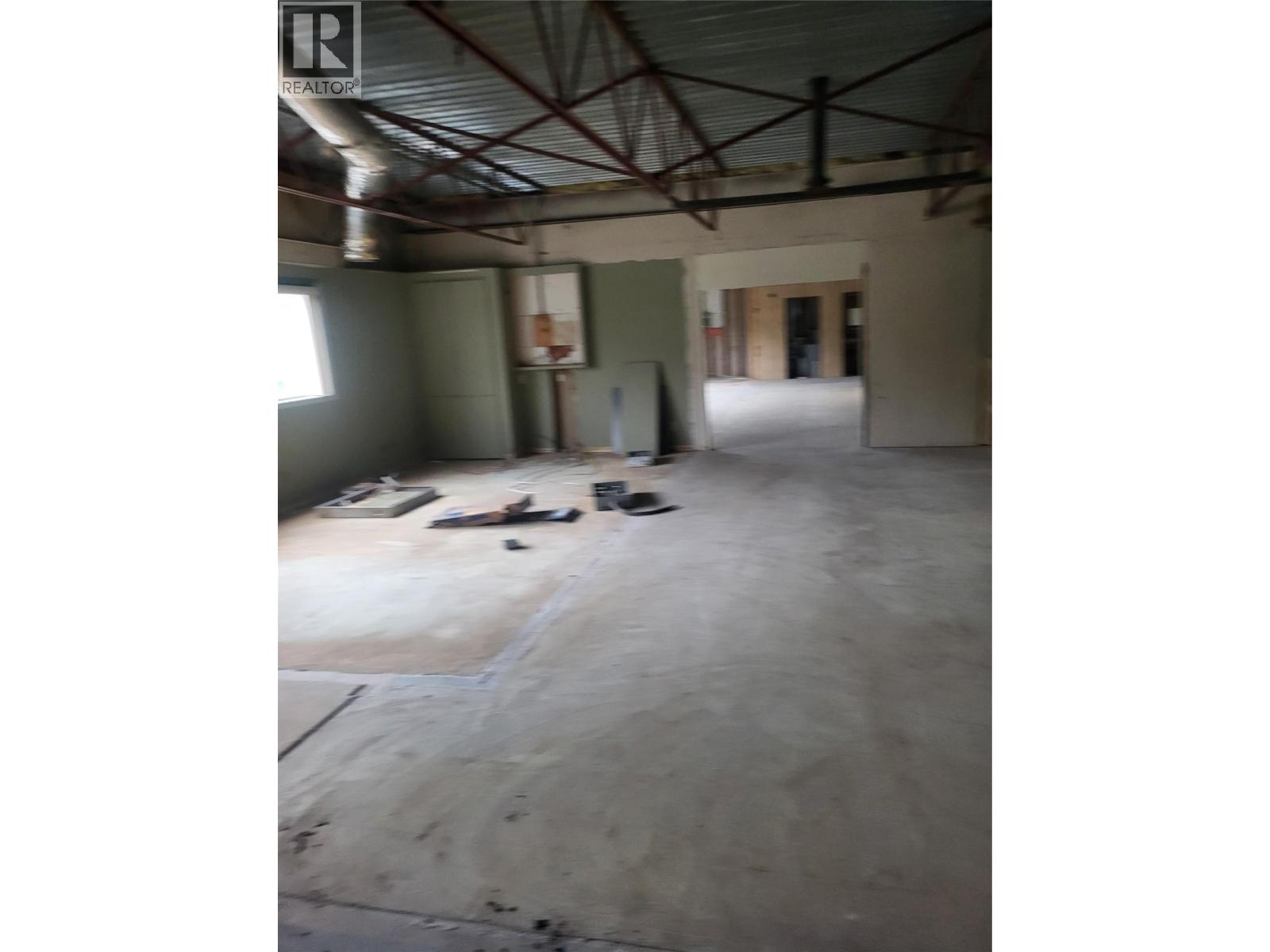  913 - 915 LAVAL Crescent, Kamloops