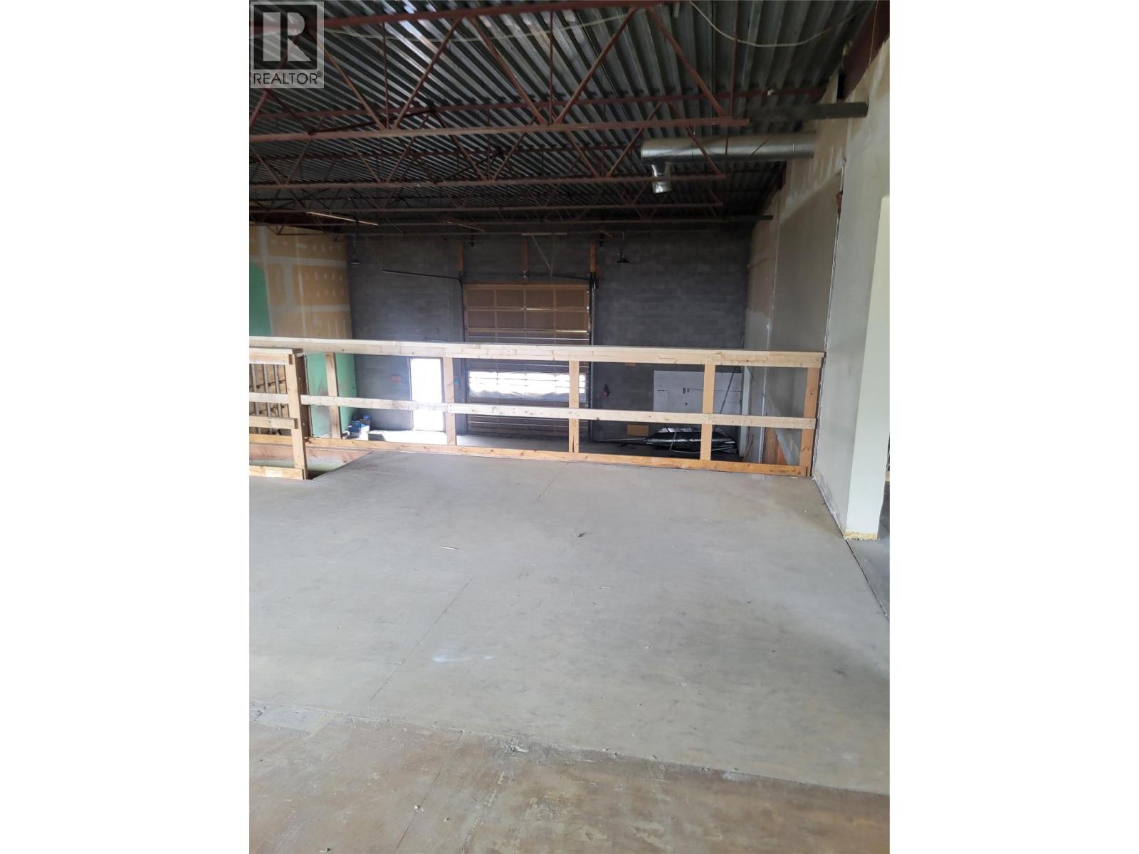  913 - 915 LAVAL Crescent, Kamloops